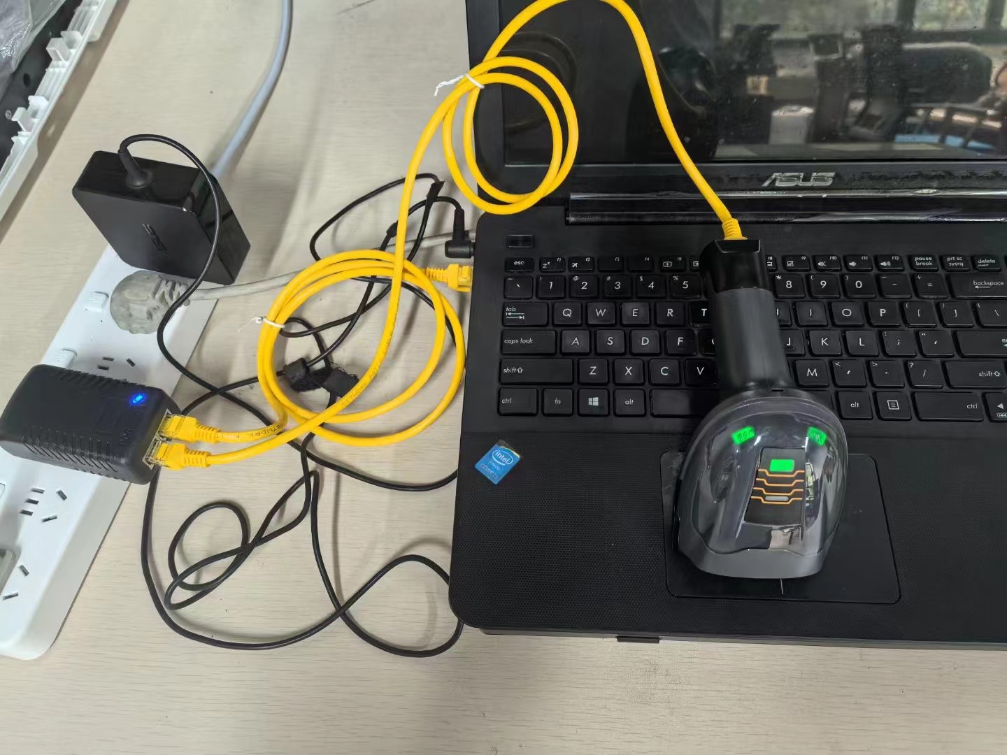 網(wǎng)口掃碼槍,支持POE供電,一根網(wǎng)線解決供電和通信.jpg 網(wǎng)口掃碼槍,支持POE供電,一根網(wǎng)線解決供電和通信.jpg